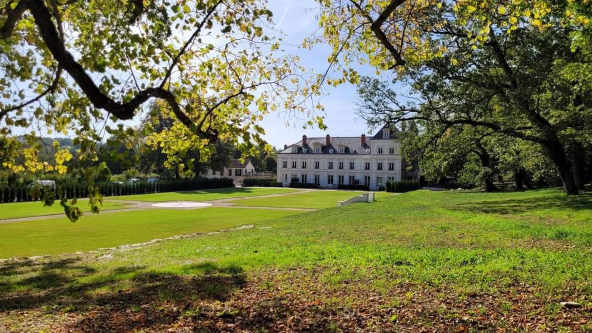 Fontainebleau Apartment